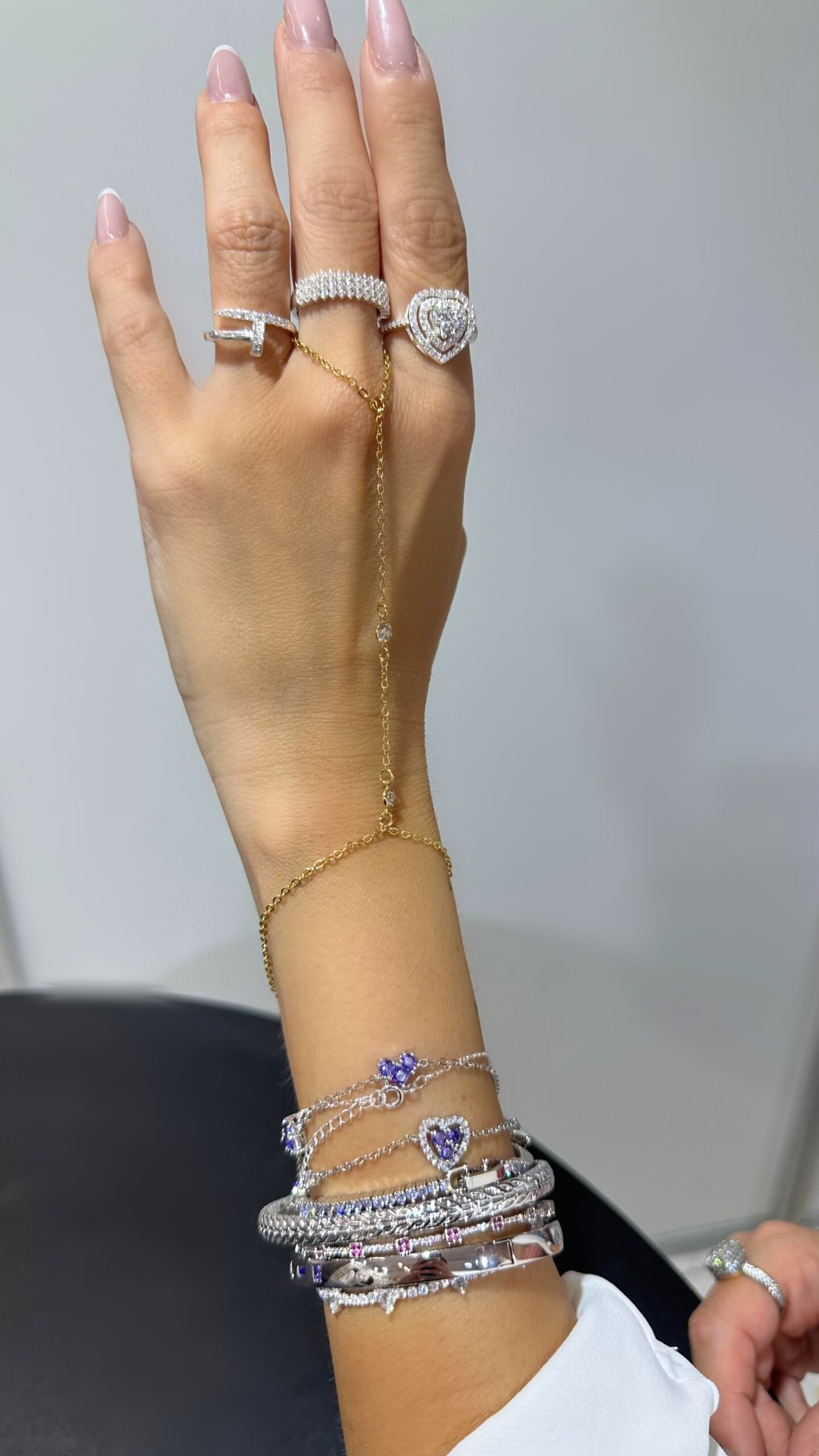 Facetune_04-11-2025-11-52-09